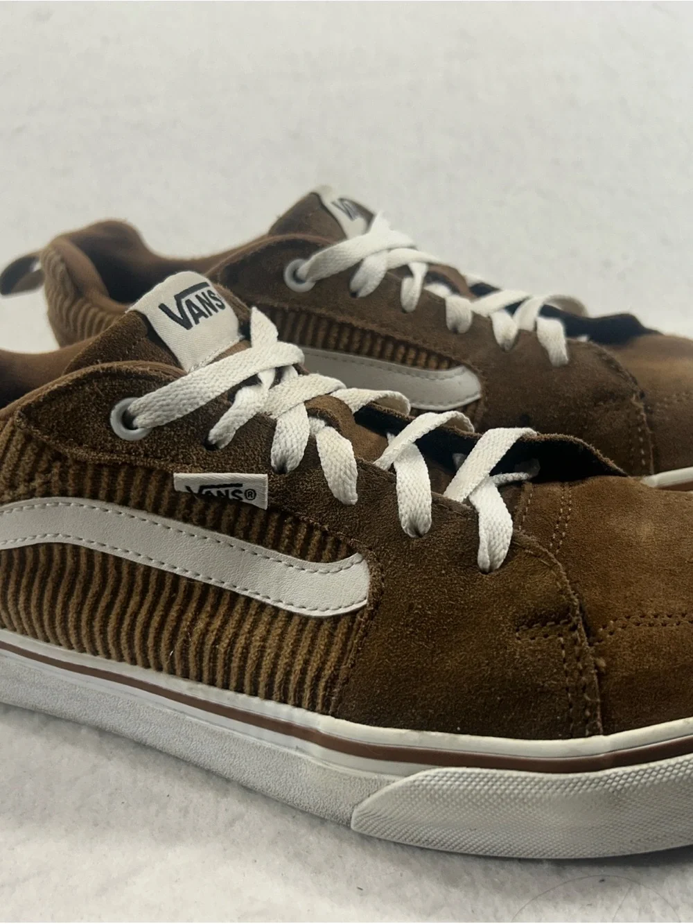 Vans Men’s 9.5 Brown Suede Corduroy Low Top Sneakers White Stripe